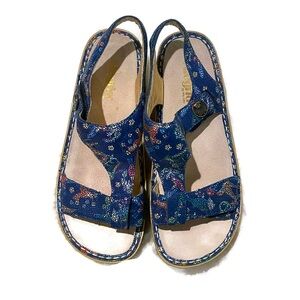 ALEGRIA Blue Mosaic Humming Bird Kendra Platform Sandals